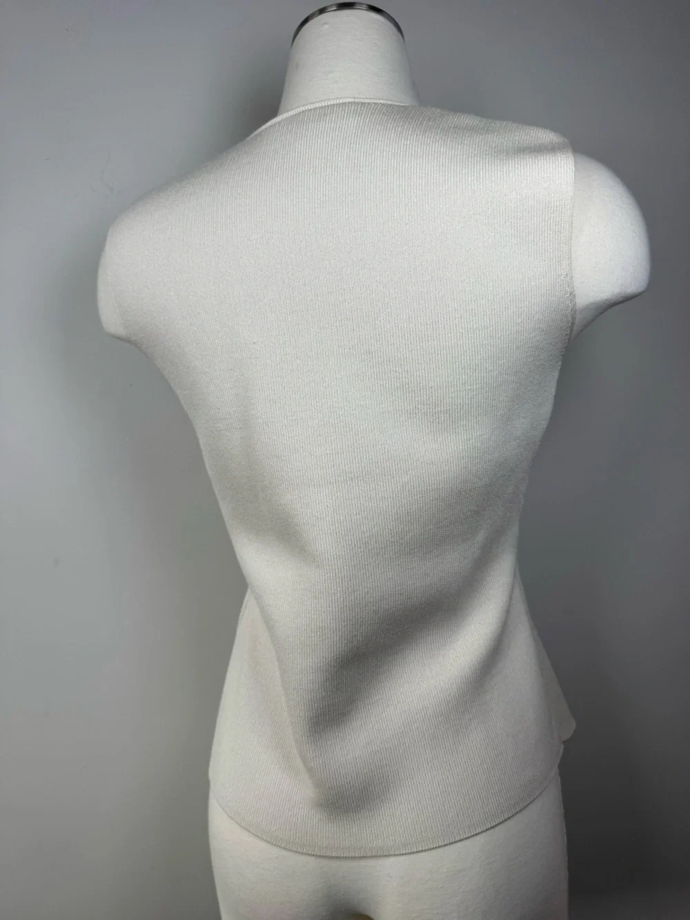 Zara Ivory V-Neck Sleeveless Knit Top with Gold Buttons Medium - Picture 3 of 7